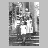 053-0022 Familie Johann Ewert, Koppershagen. Im Bild  Ehefrau Charlotte und die Kinder Dietrich, Heinrich, Marianne und Friedrich.jpg